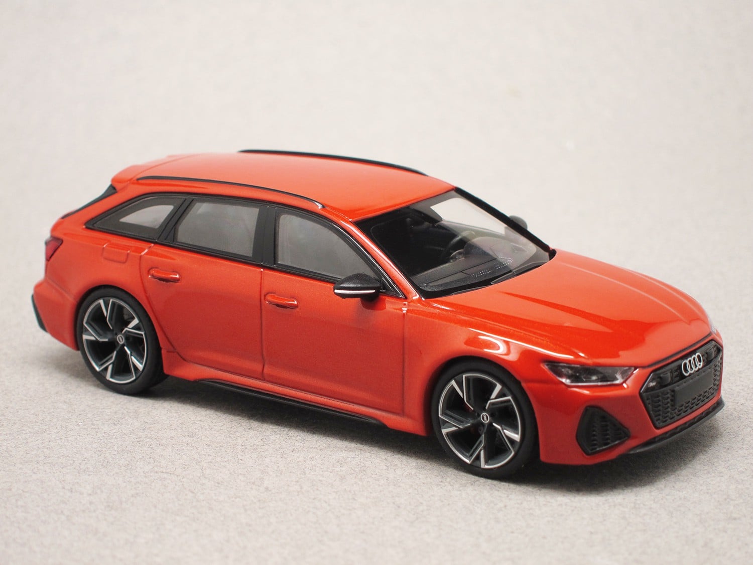 Audi RS6 Avant 2019 (Minichamps) 1:43