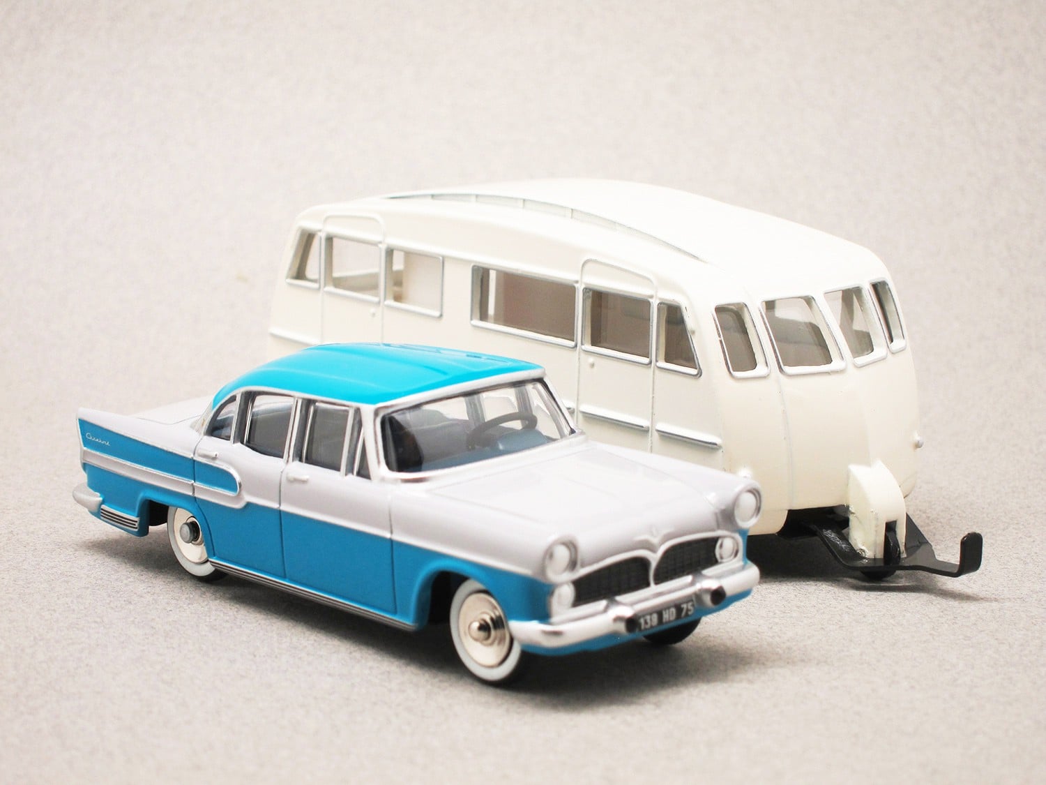 Simca Chambord et caravane Henon (Norev) 1/43e