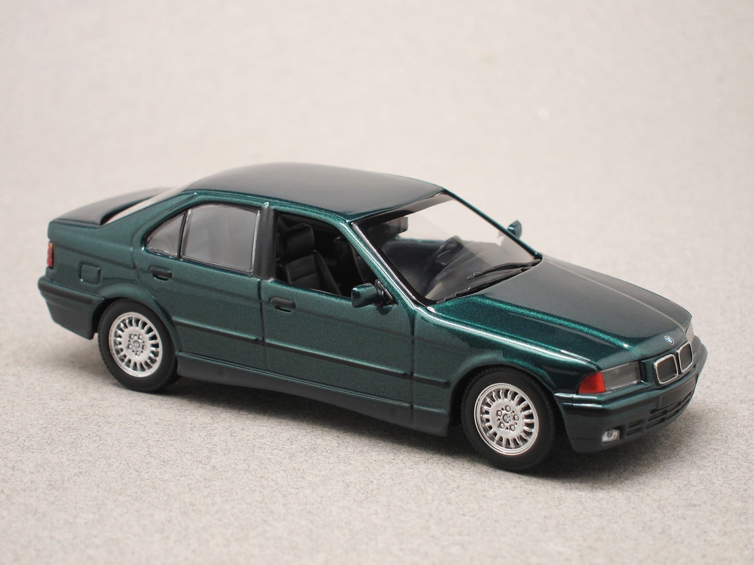 BMW Série 3 E36 (Maxichamps) 1/43e