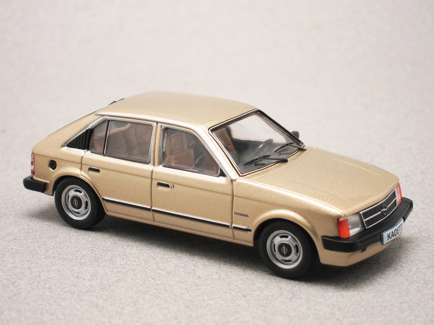 Opel Kadett "D" (IXO) 1/43e