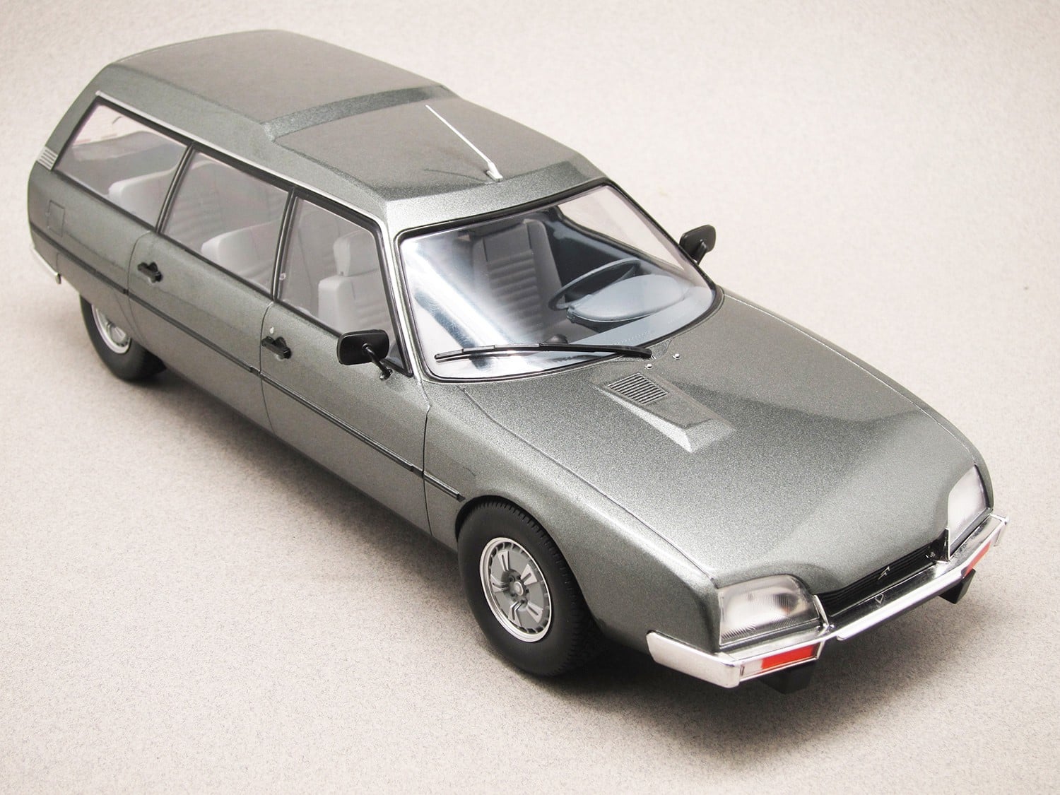 Citroën CX break (MCG) 1/18e