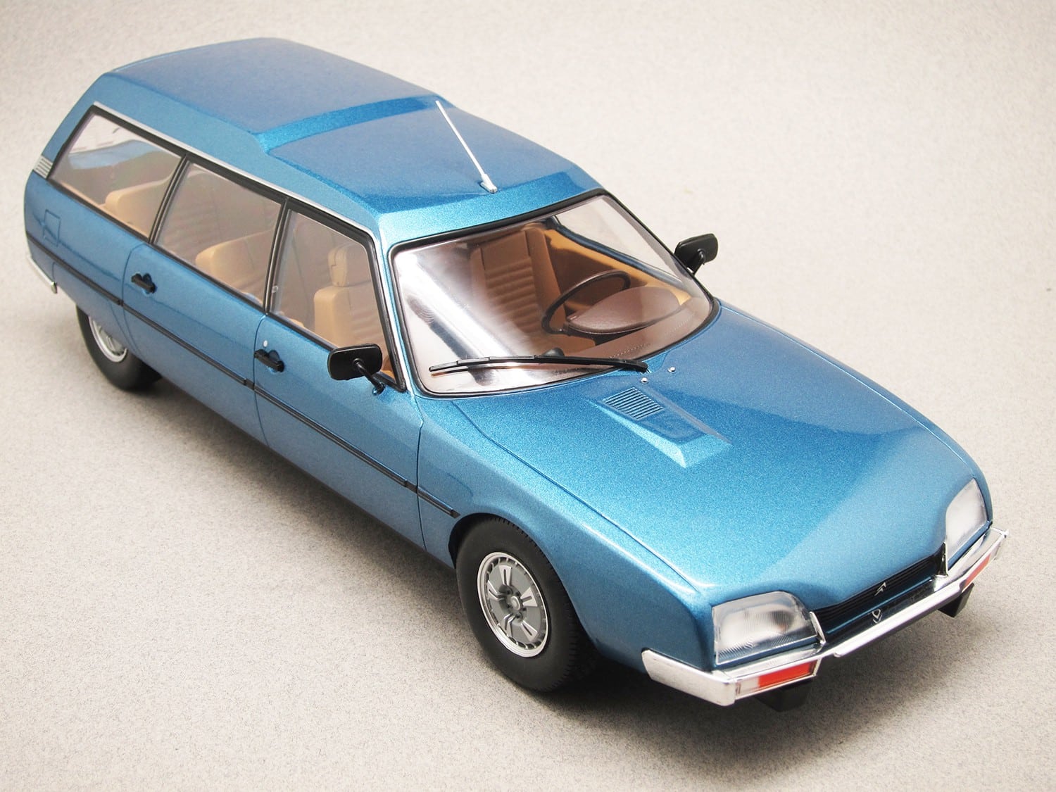 Citroën CX break (MCG) 1:18