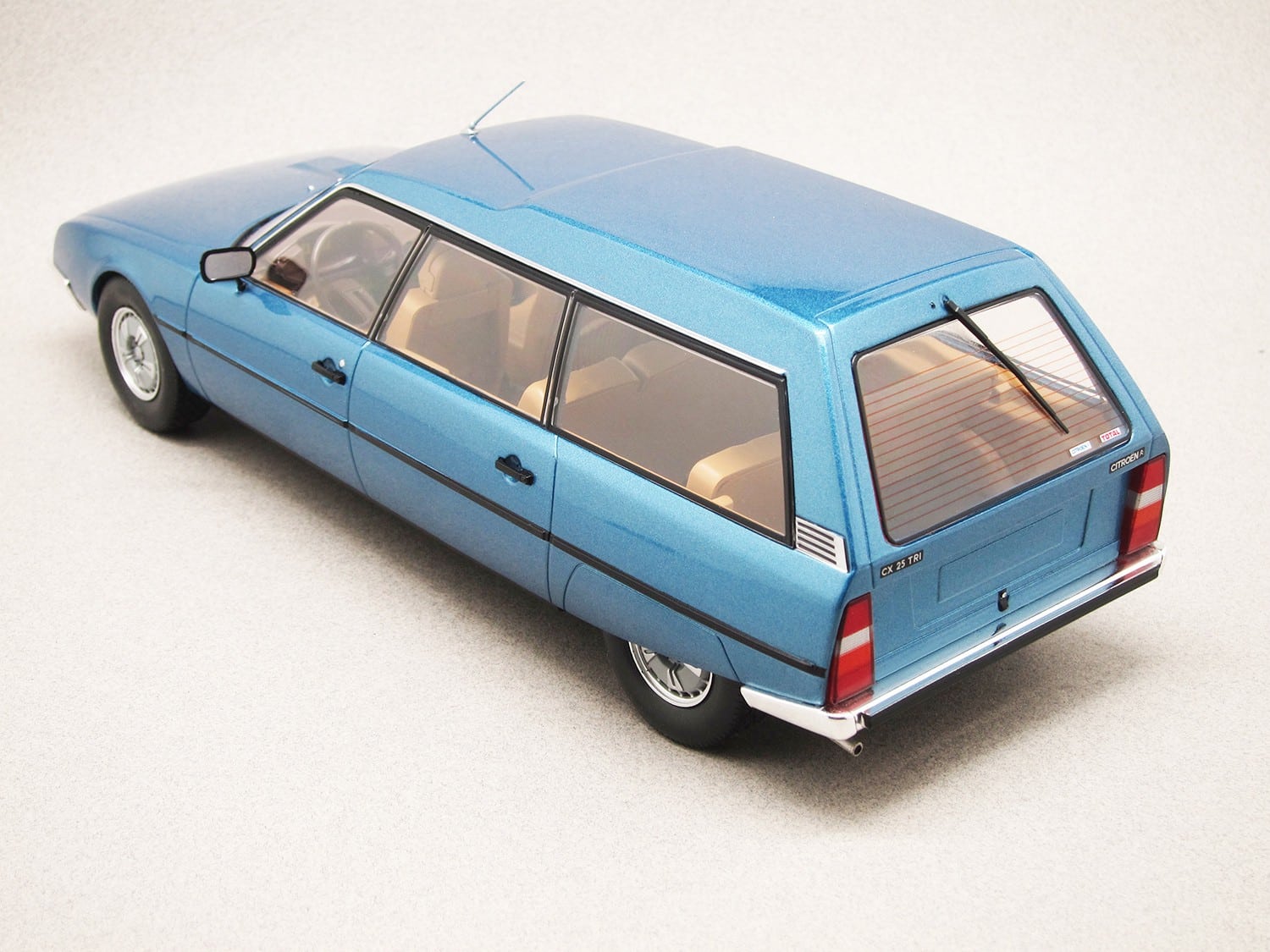 Model Car Group (MCG) 1/18 Scale MCG18292 - Citroen CX Break