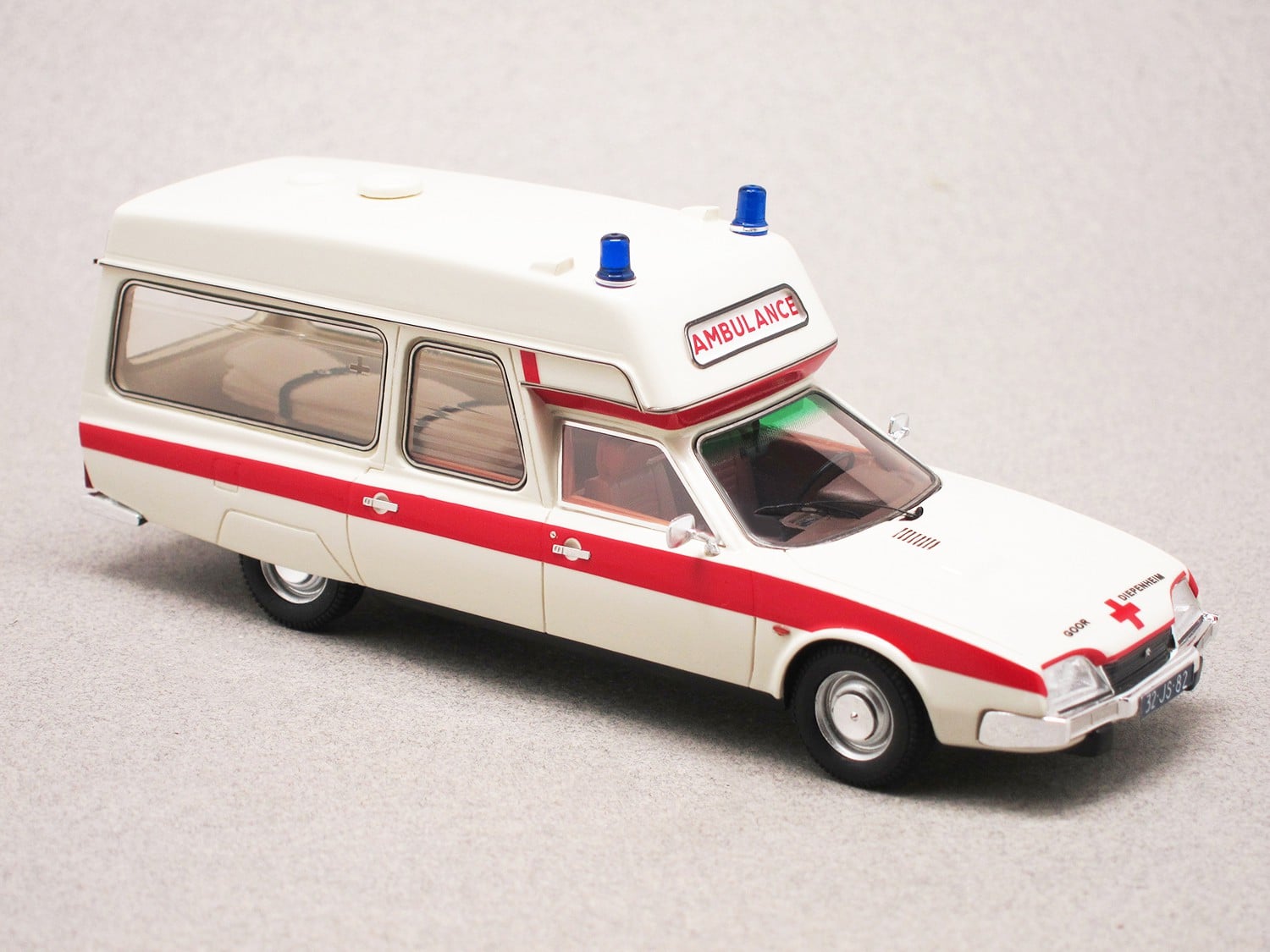 Citroën CX Ambulance Visser Goor-Diepenheim (Matrix) 1:43