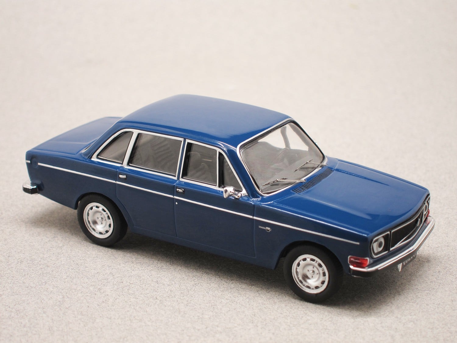 Volvo 144 (IXO) 1/43e