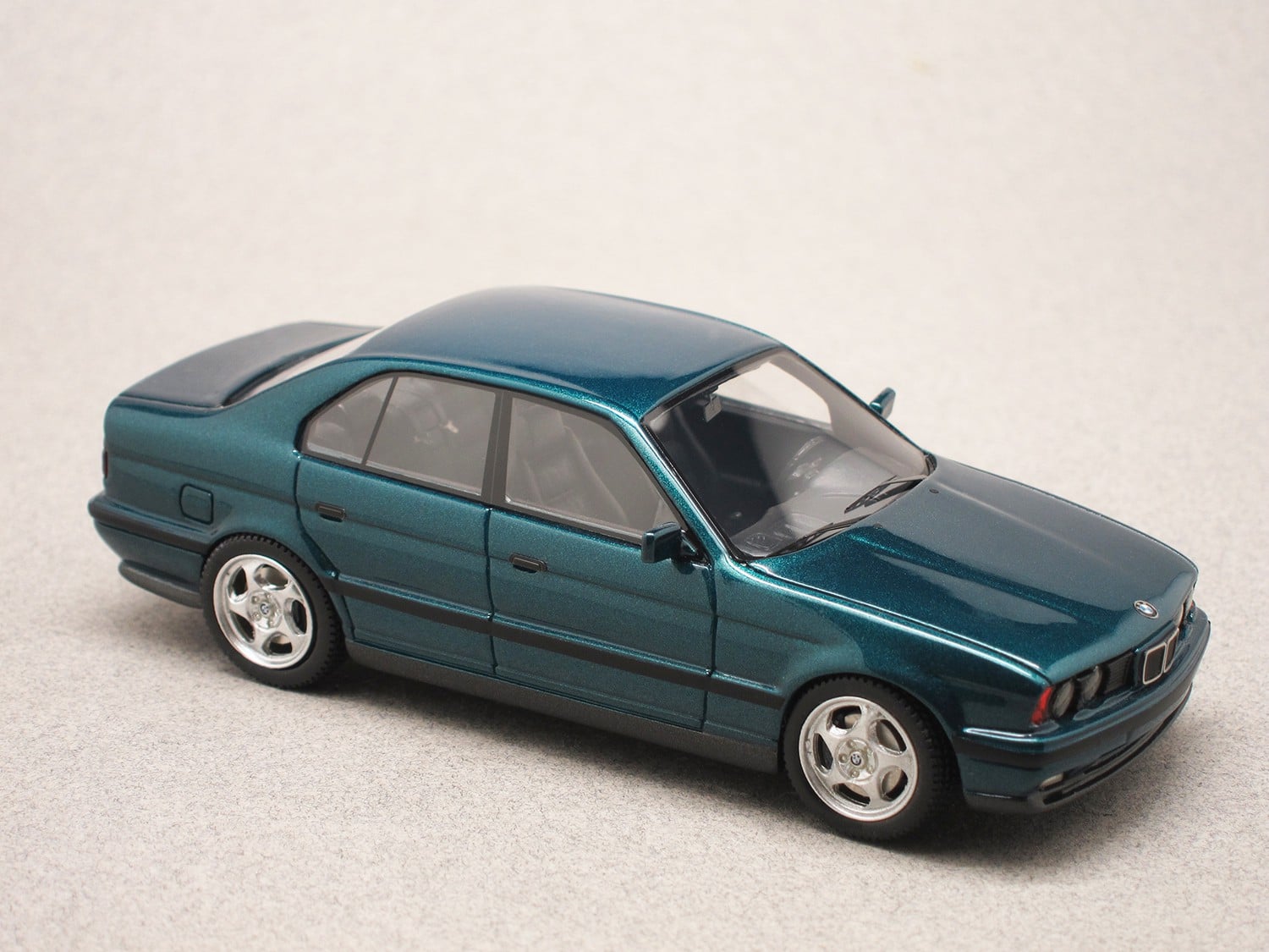 BMW M5 E34 (NEO) 1/43e