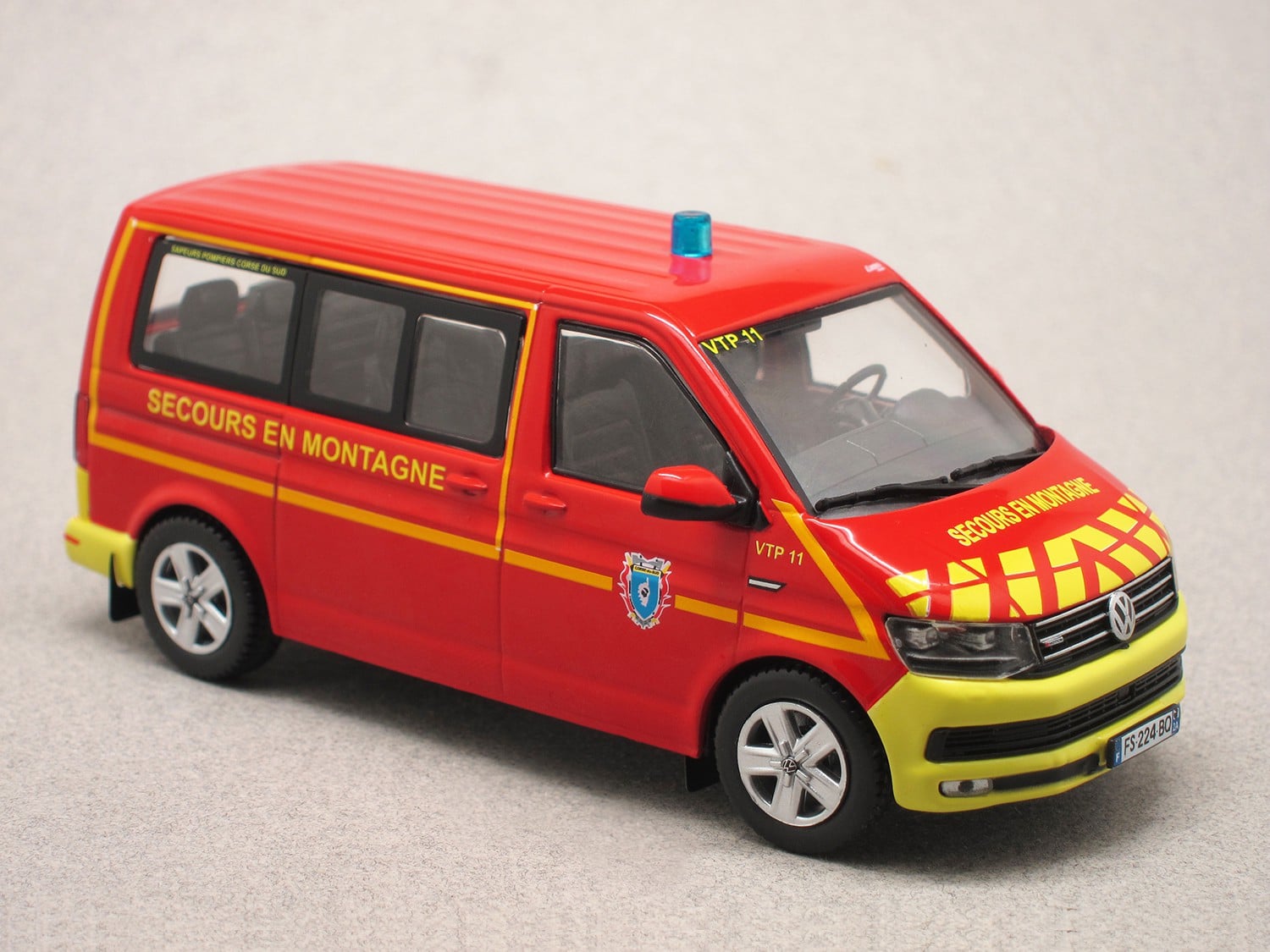 Volkswagen T6 pompiers Ajaccio (Odeon) 1/43e