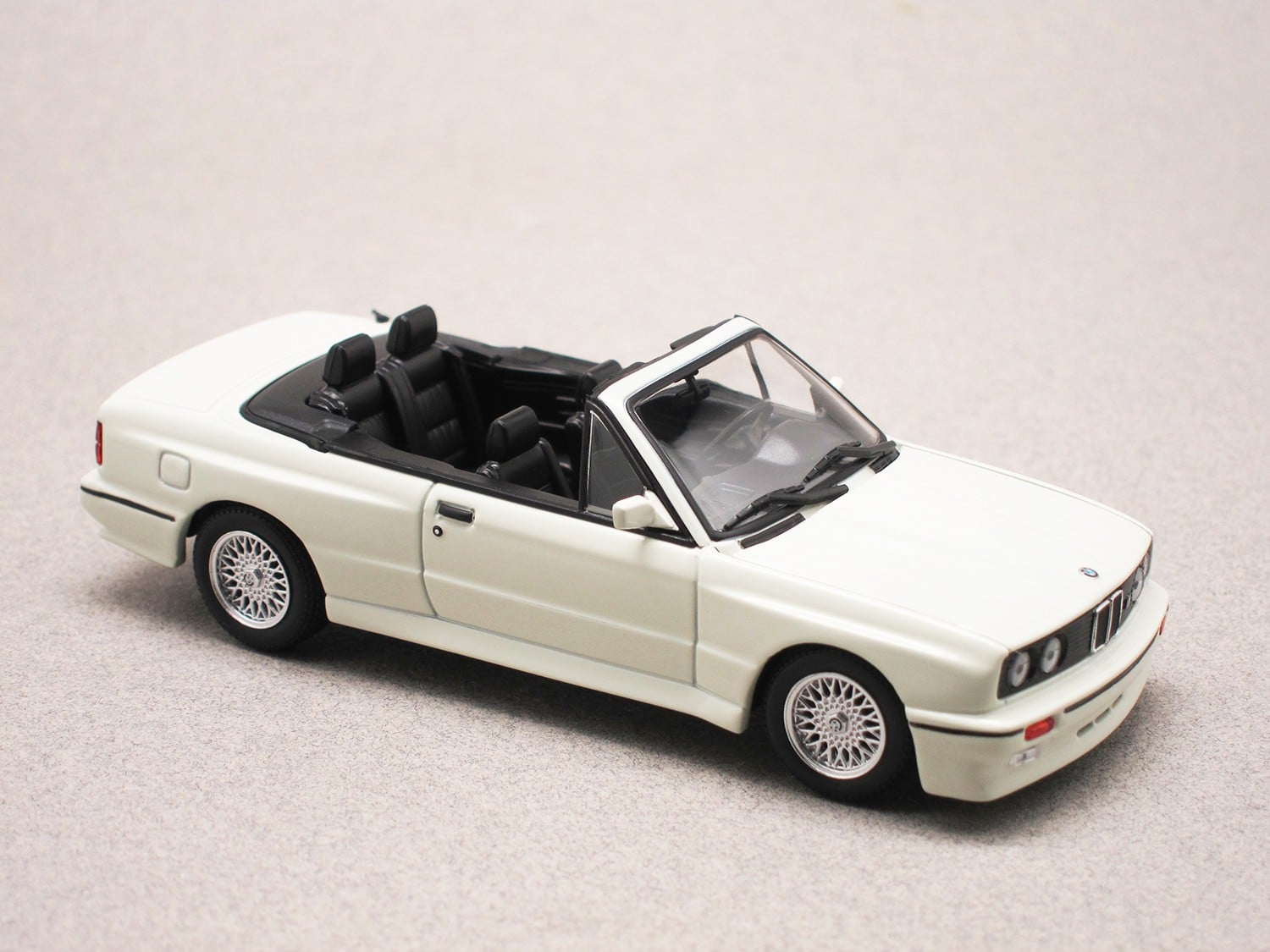 BMW M3 E30 Cabriolet (Maxichamps) 1/43e