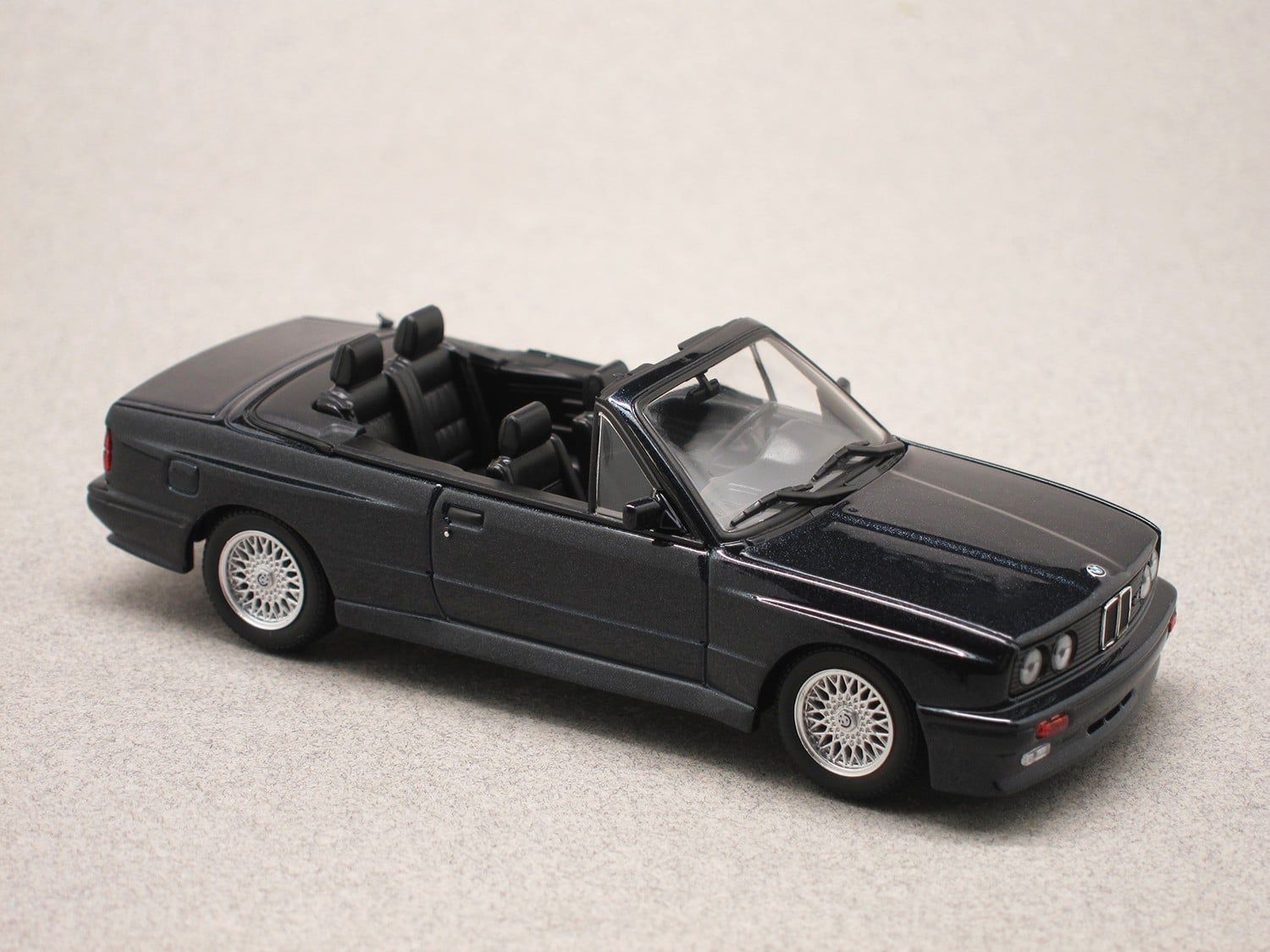 BMW M3 E30 Convertible (Maxichamps) 1:43