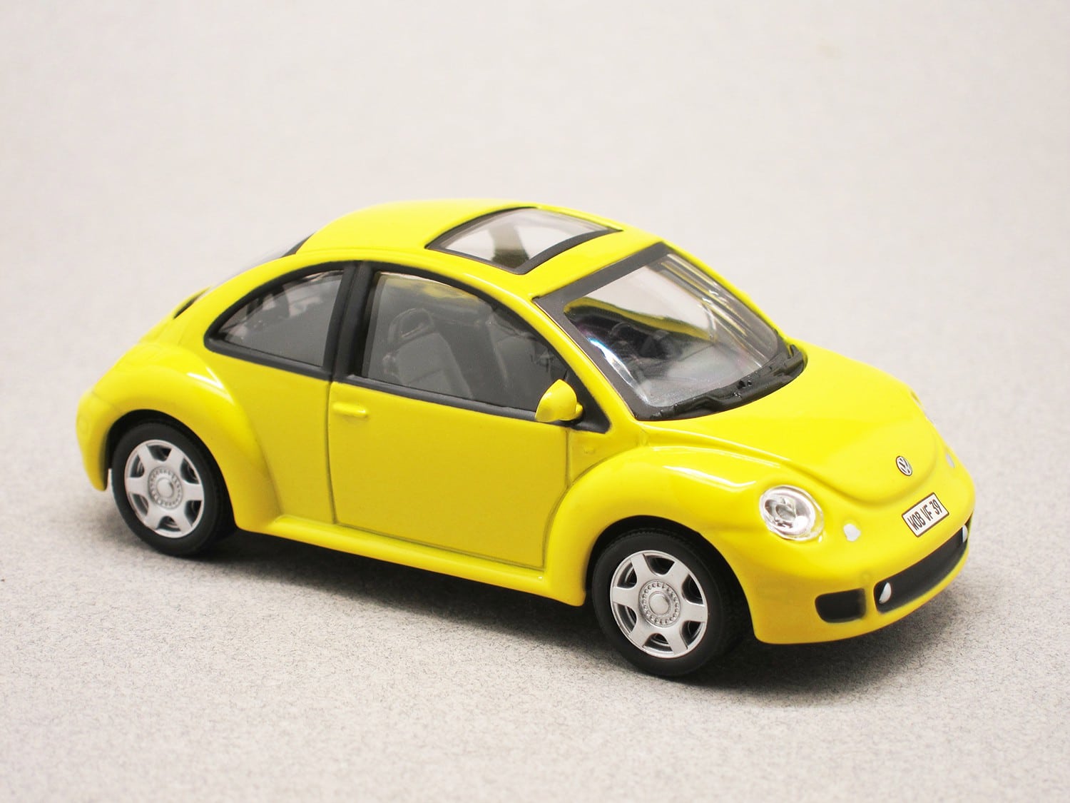Volkswagen New Beetle (Cararama) 1:43