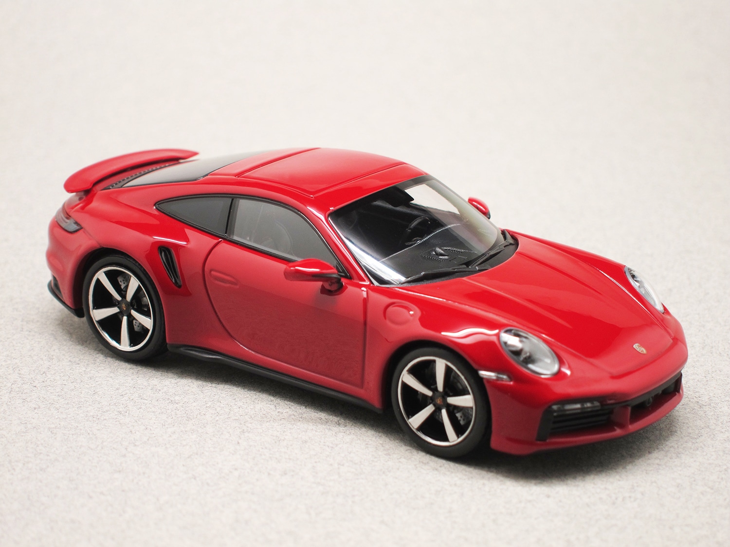 Porsche 911 Turbo S 992 rouge (Minichamps) 1/43e - Minicarweb