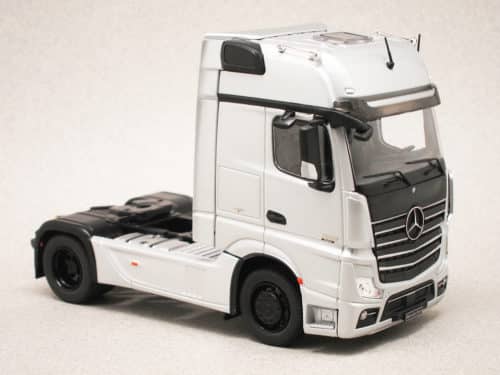 Mercedes Actros MP4 gris (IXO) 1/43e