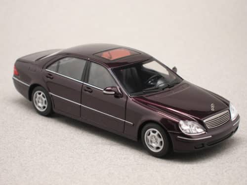 Mercedes Classe S W220 pourpre (Maxichamps) 1/43e