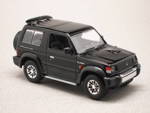 Mitsubishi Pajreo SWB 1991 (Maxichamps) 1:43