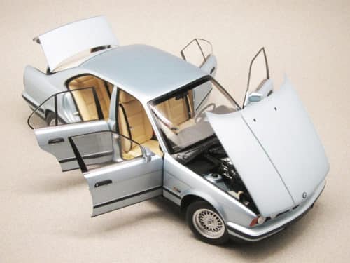 BMW Série 5 535i E34 18e bleue (Minichamps) 1/18e