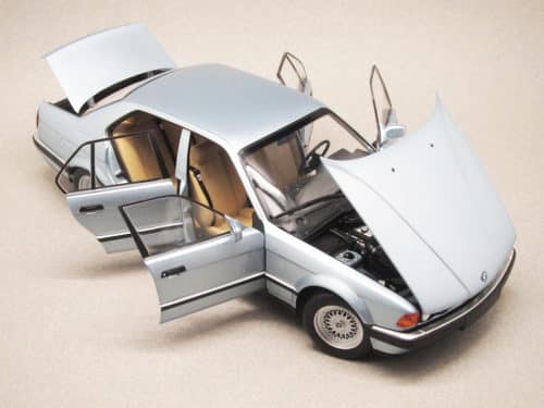 BMW Série 7 730i E32 18e bleue (Minichamps) 1/18e