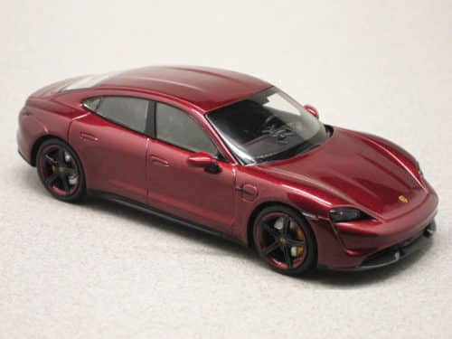 Porsche Taycan Turbo S rouge foncé (Minichamps) 1/43e