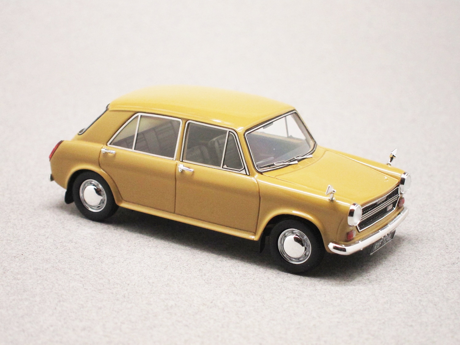 Austin 1300 MkIII jaune (Matrix) 1/43e