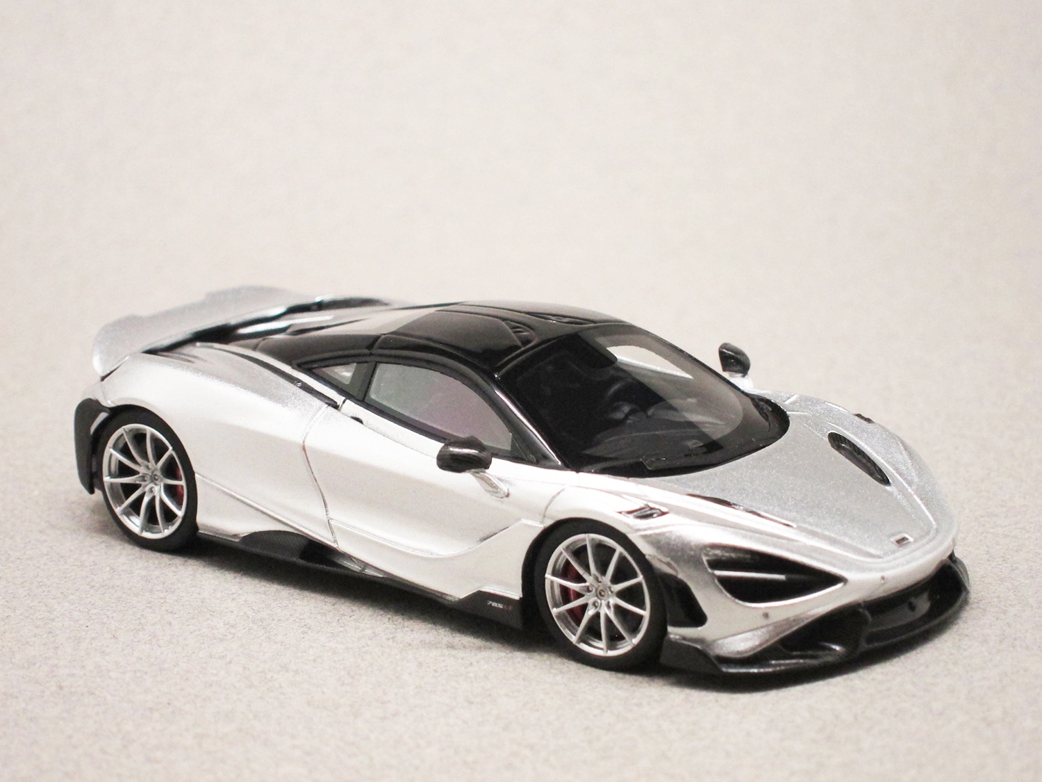 McLaren 765 LT gris argent (TrueScale) 1/43e