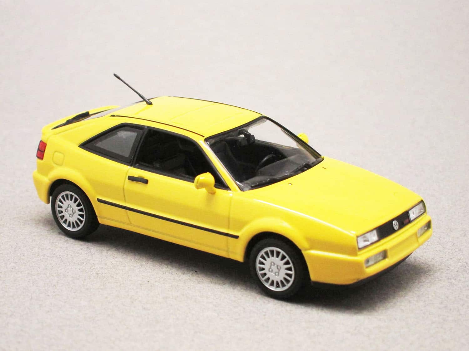 Volkswagen Corrado G60 jaune (Maxichamps) 1/43e