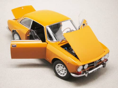 Alfa Romeo 1750 GTV (Norev) 1/18e