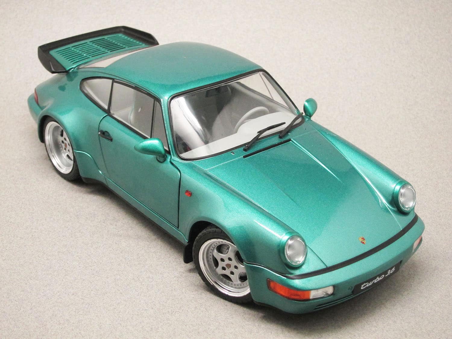 Porsche 911 3.6 Turbo 964 verte (Solido) 1/18e - Minicarweb