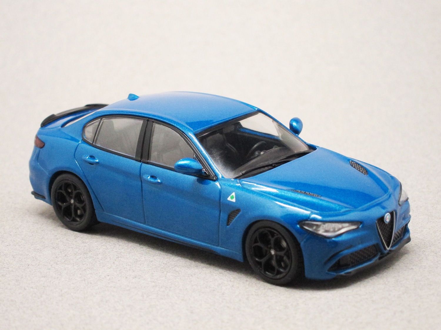 Alfa Romeo Giulia Quadrifoglio bleue (Solido) 1/43e