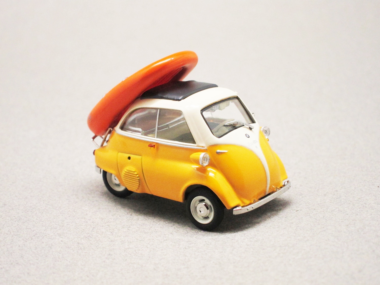 BMW Isetta avec canot (Schuco) 1/43e