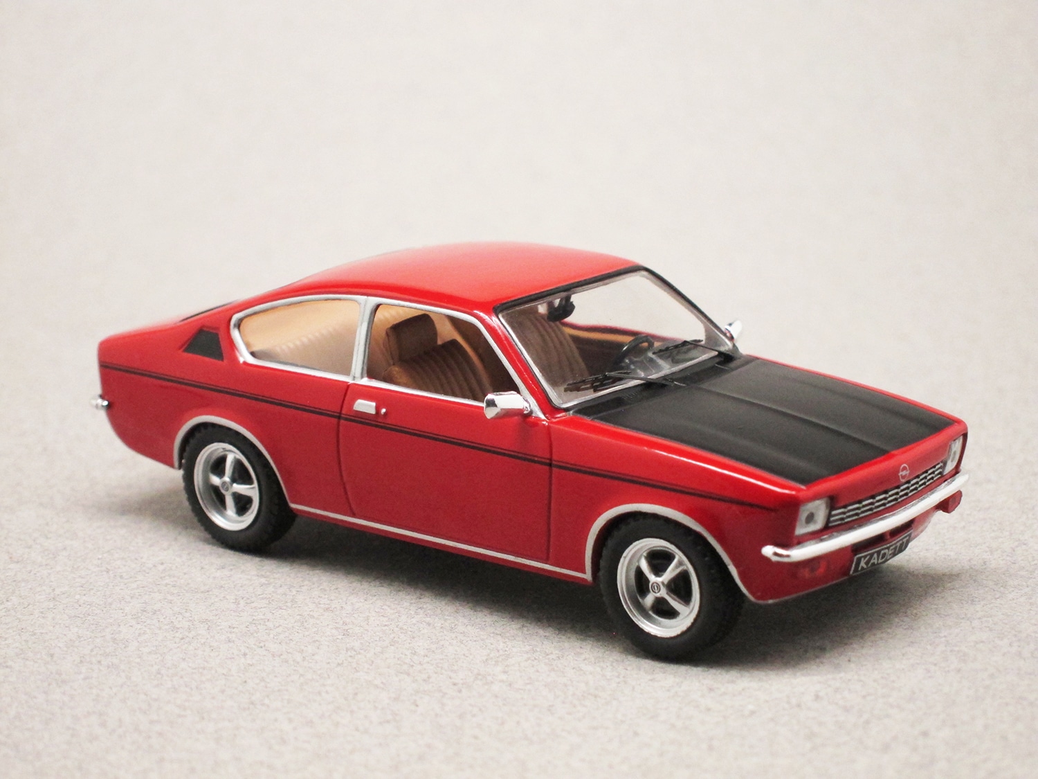 Opel Kadett C SR Coupé rouge (IXO) 1/43e
