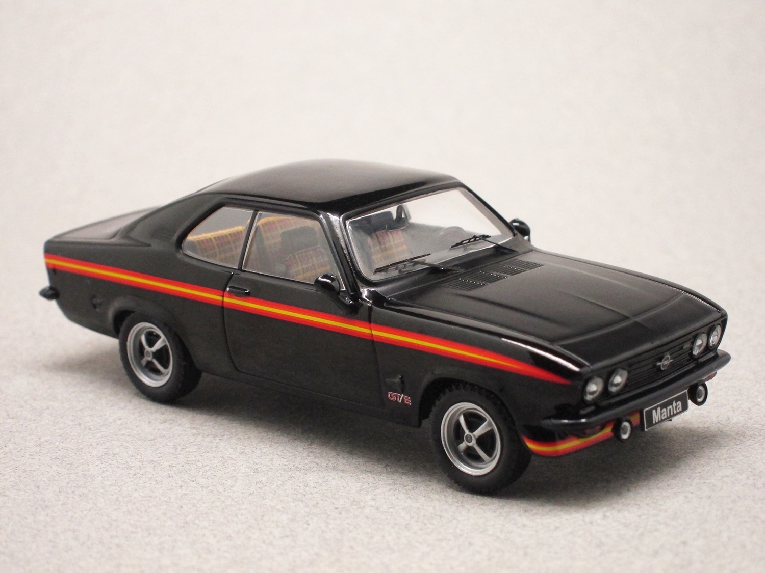 Opel Manta A GT/E noire (IXO) 1/43e