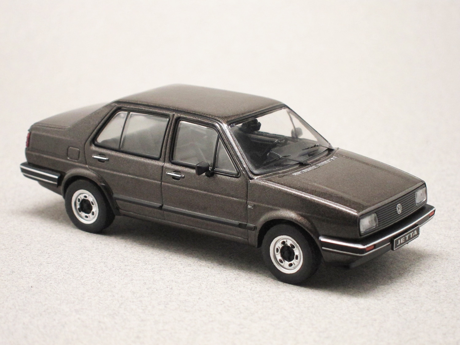 Volkswagen Jetta MKII grise (IXO) 1/43e