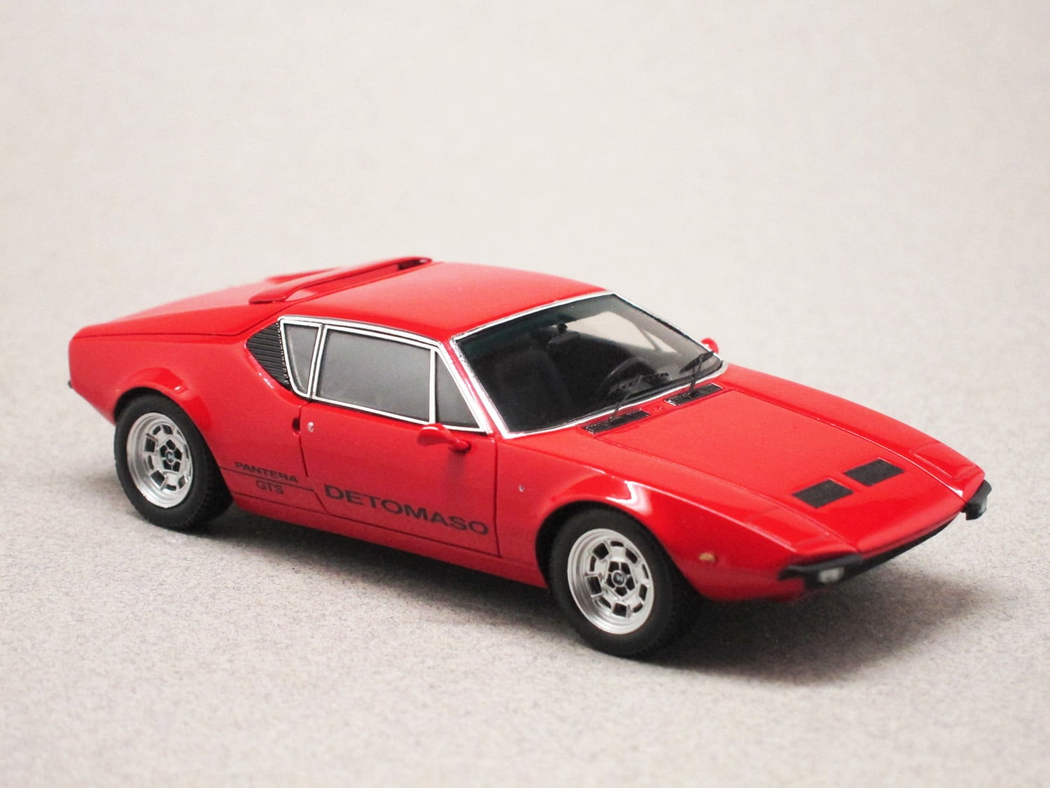 De Tomaso Pantera GTS rouge (Schuco) 1/43e