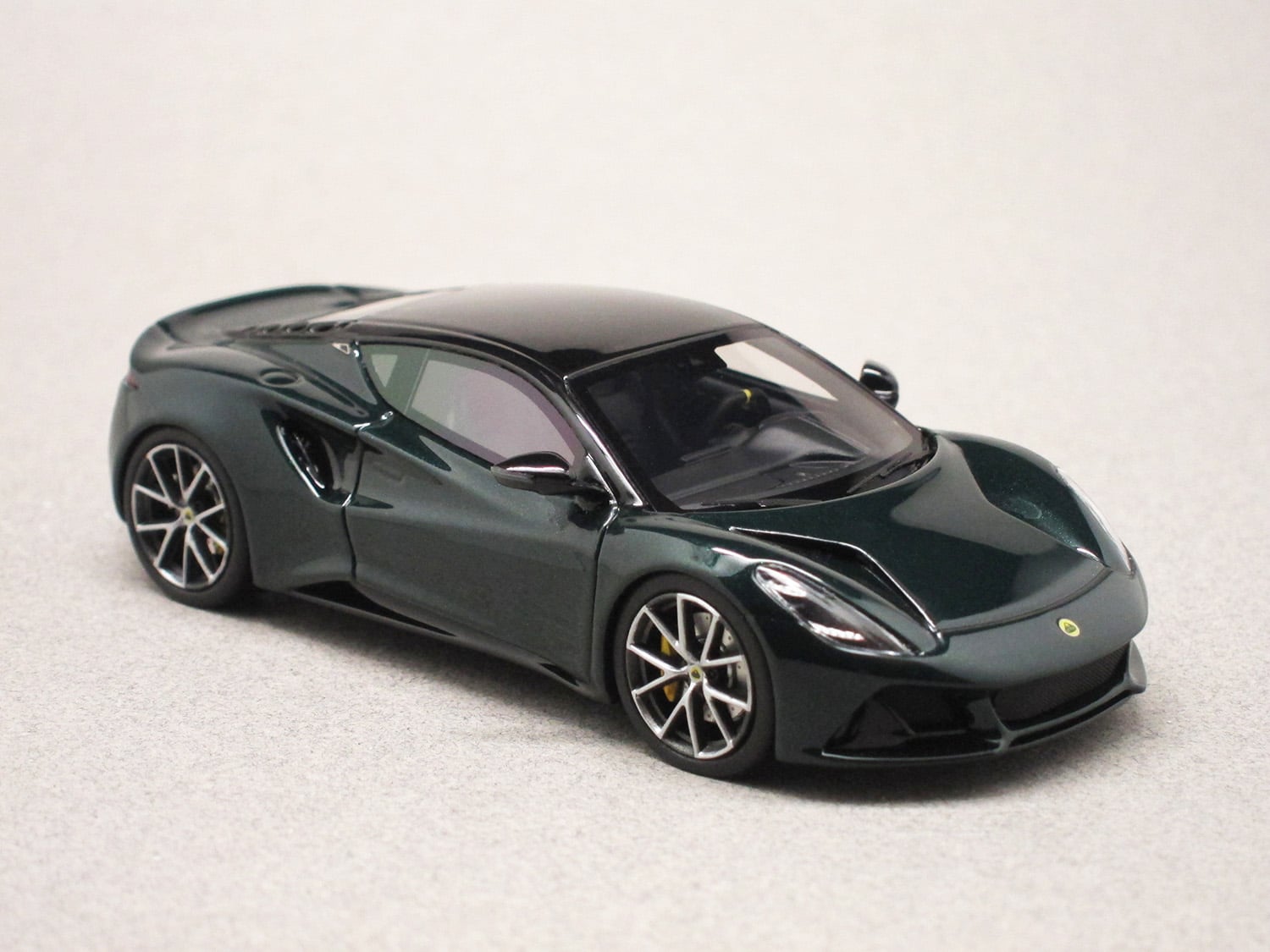 Lotus Emira vert foncé (TrueScale) 1/43e