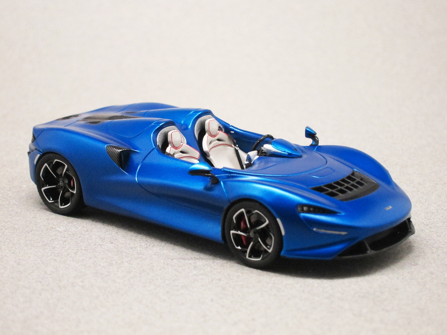 McLaren Elva bleue (Schuco) 1/43e