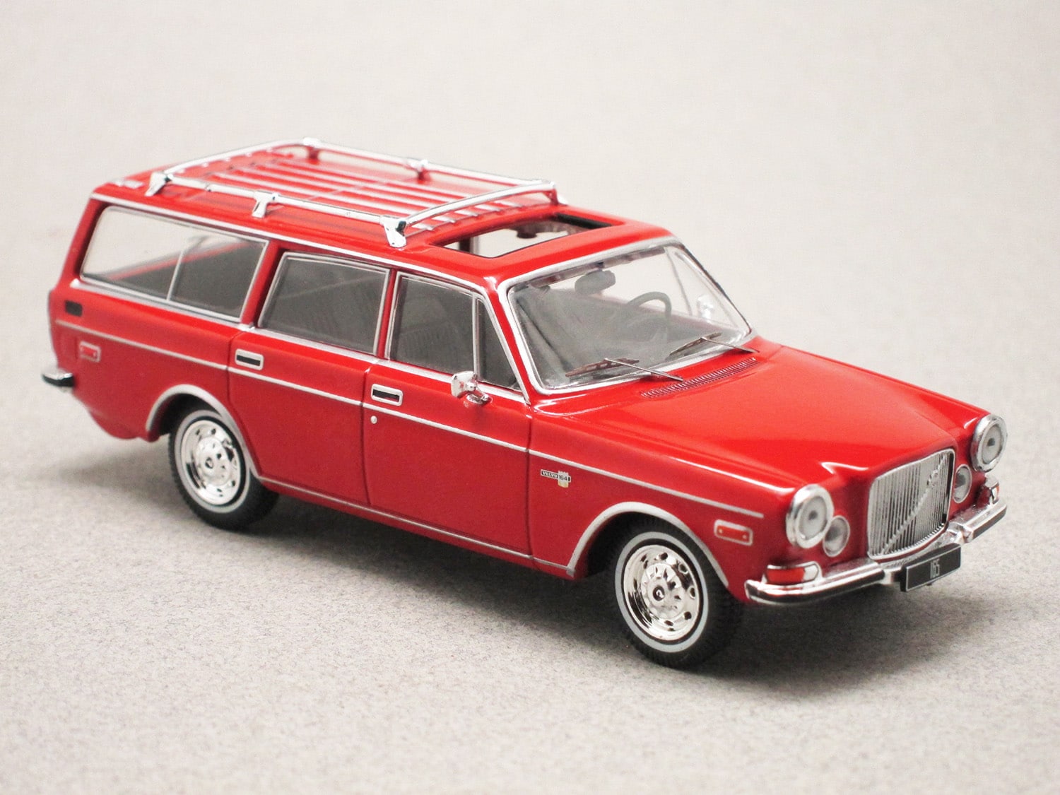 Volvo 165 rouge (IXO) 1/43e