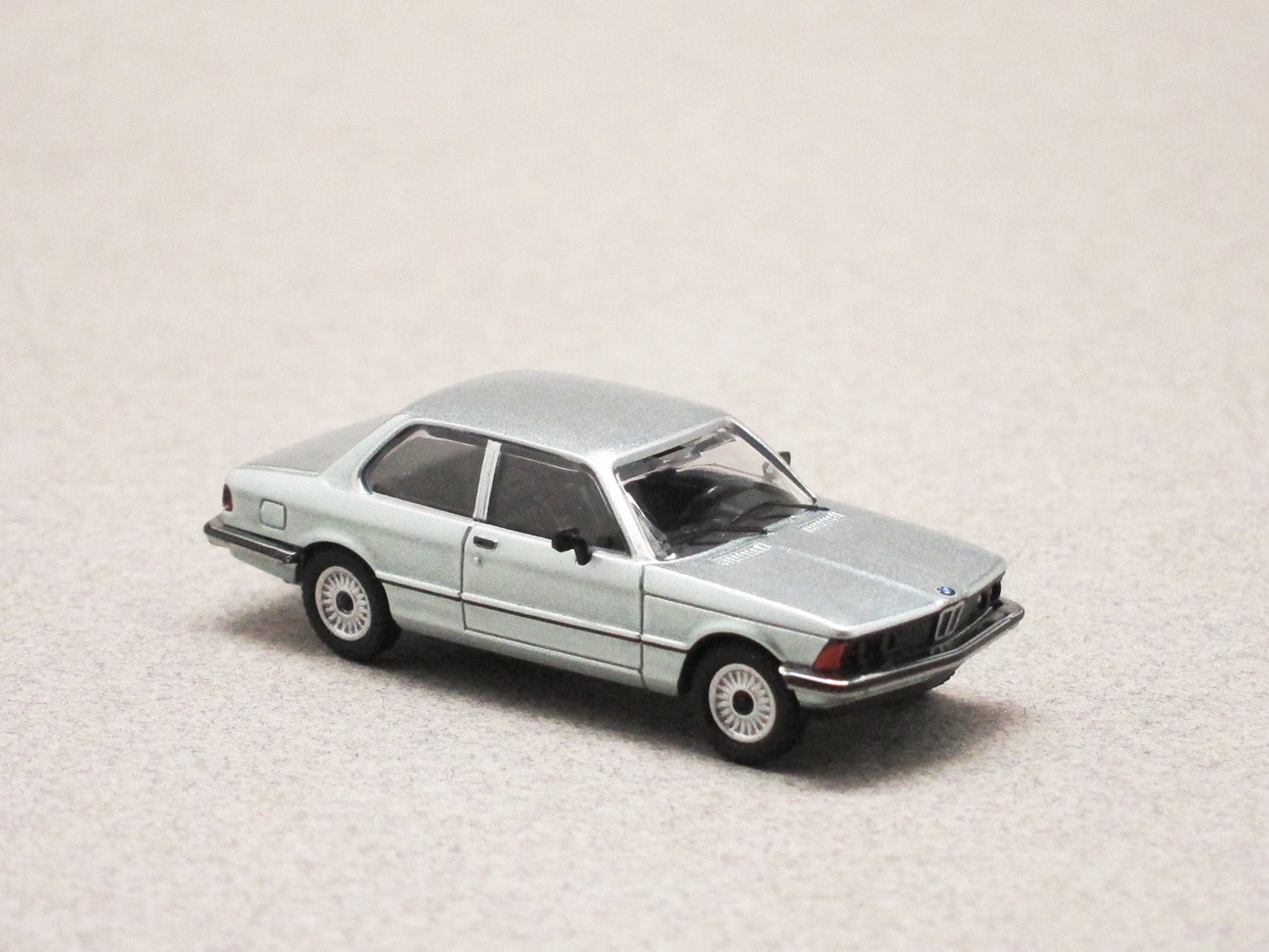 BMW Série 3 E21 bleu clair (Minichamps) 1/87e