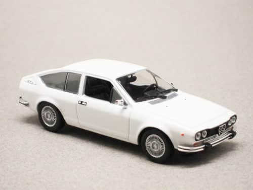 Alfa Romeo GTV blanche (Maxichamps) 1/43e