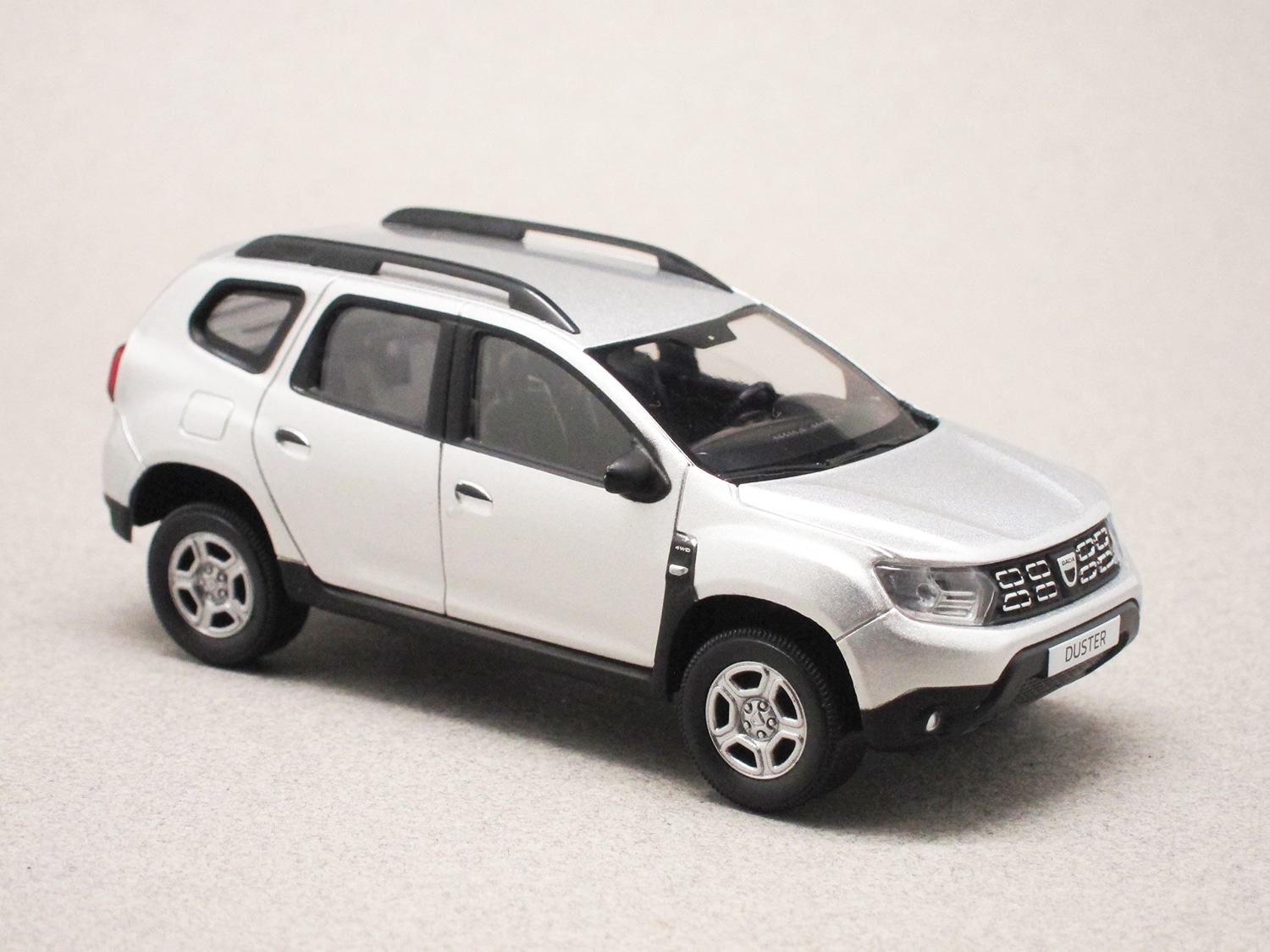 Dacia Duster 2018 Gris Highland (Norev) 1/43e