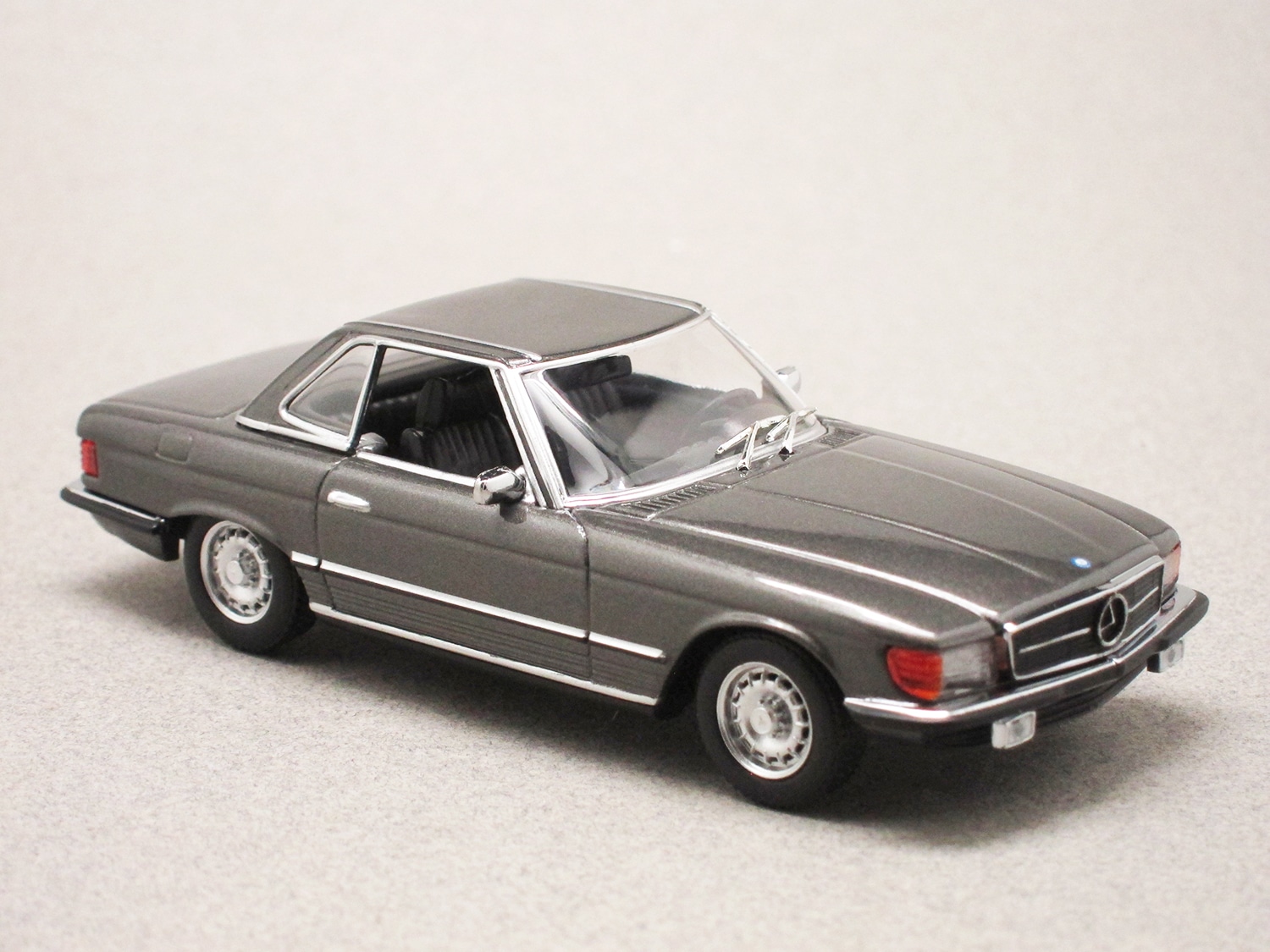 Mercedes 350 SL grise (Maxichamps) 1/43e