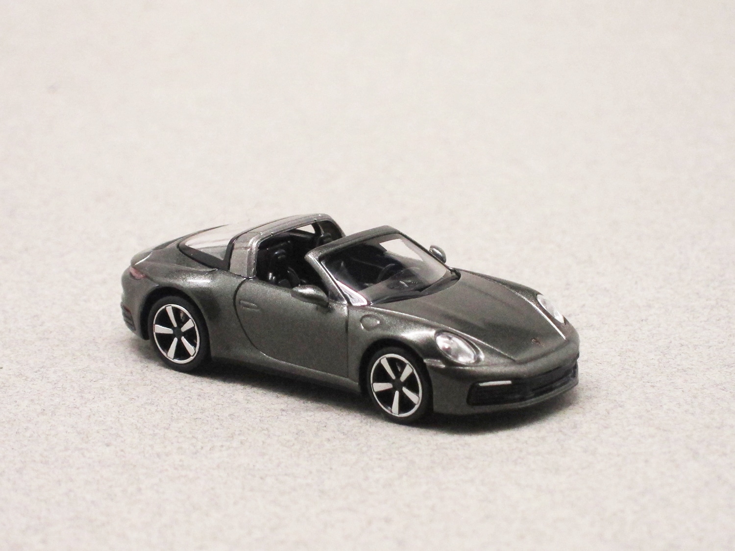 Porsche 911 Targa 4S 992 vert foncé (Minichamps) 1/87e