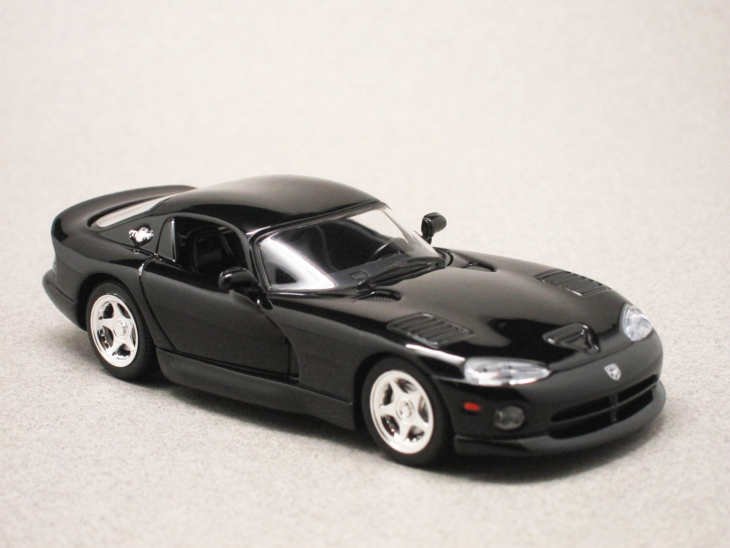 Dodge Viper GTS noire (Maxichamps) 1/43e