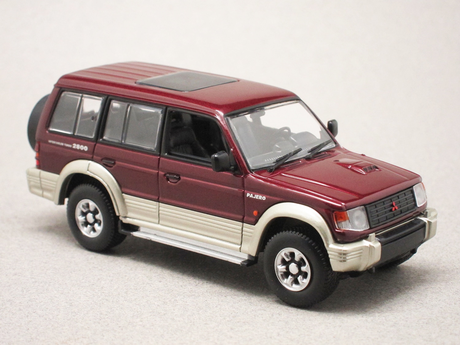 Mitsubishi Pajero LWB 1993 rouge (Maxichamps) 1/43e