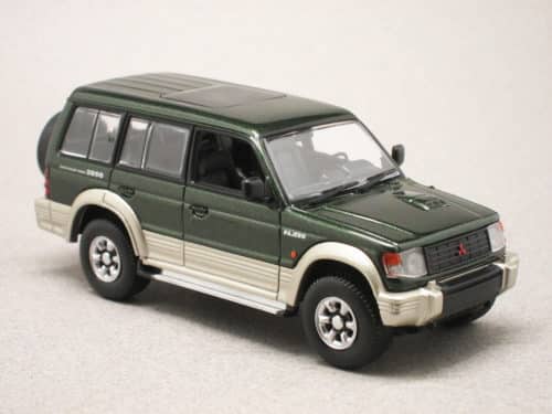 Mitsubishi Pajero LWB 1993 (Maxichamps) 1:43