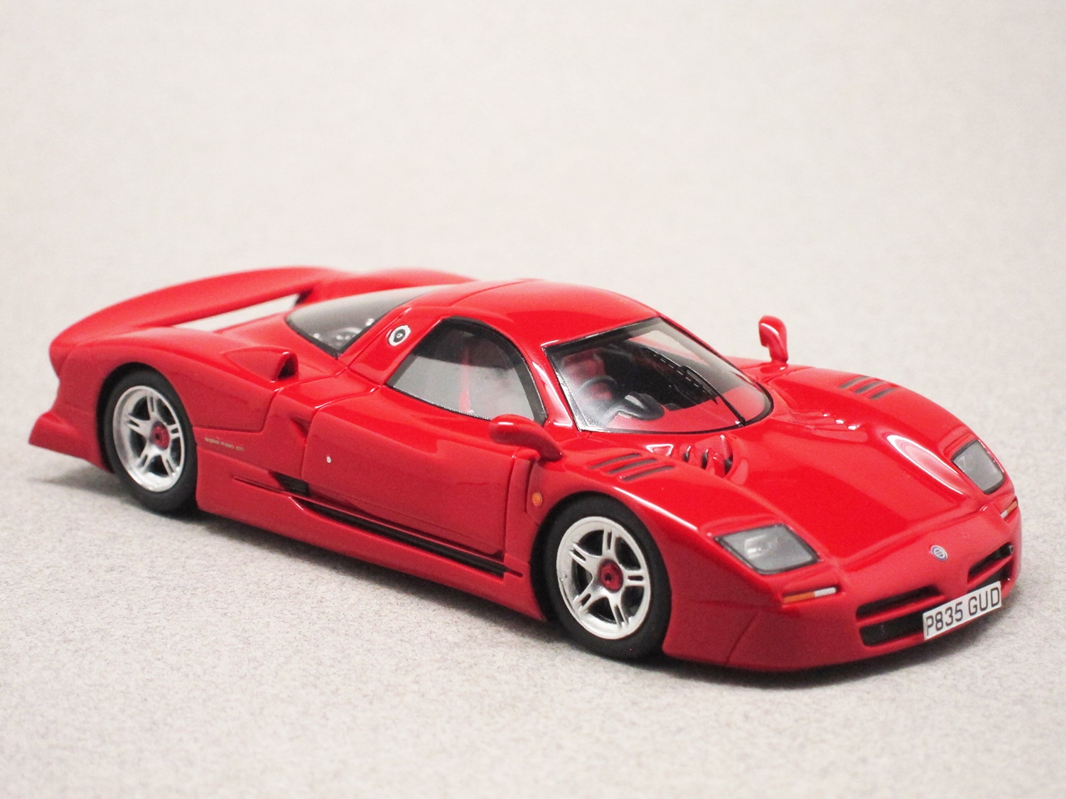 Nissan R390 GT1 rouge (Spark) 1/43e