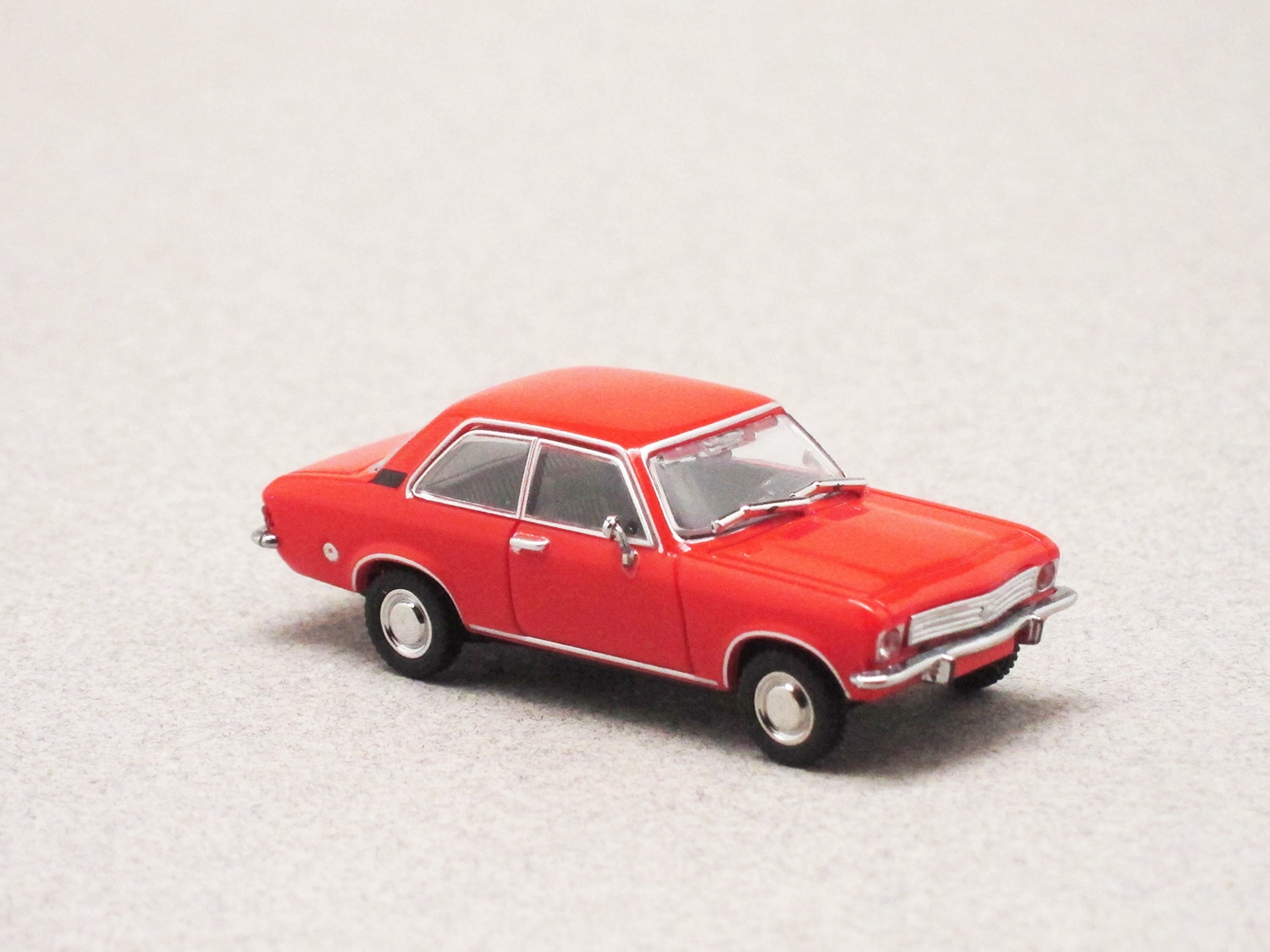 Opel Ascona 2 portes rouge 1970 (Minichamps) 1/87e