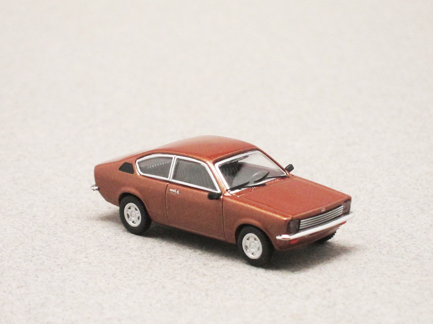 Opel Kadett C coupé marron (Minichamps) 1/87e