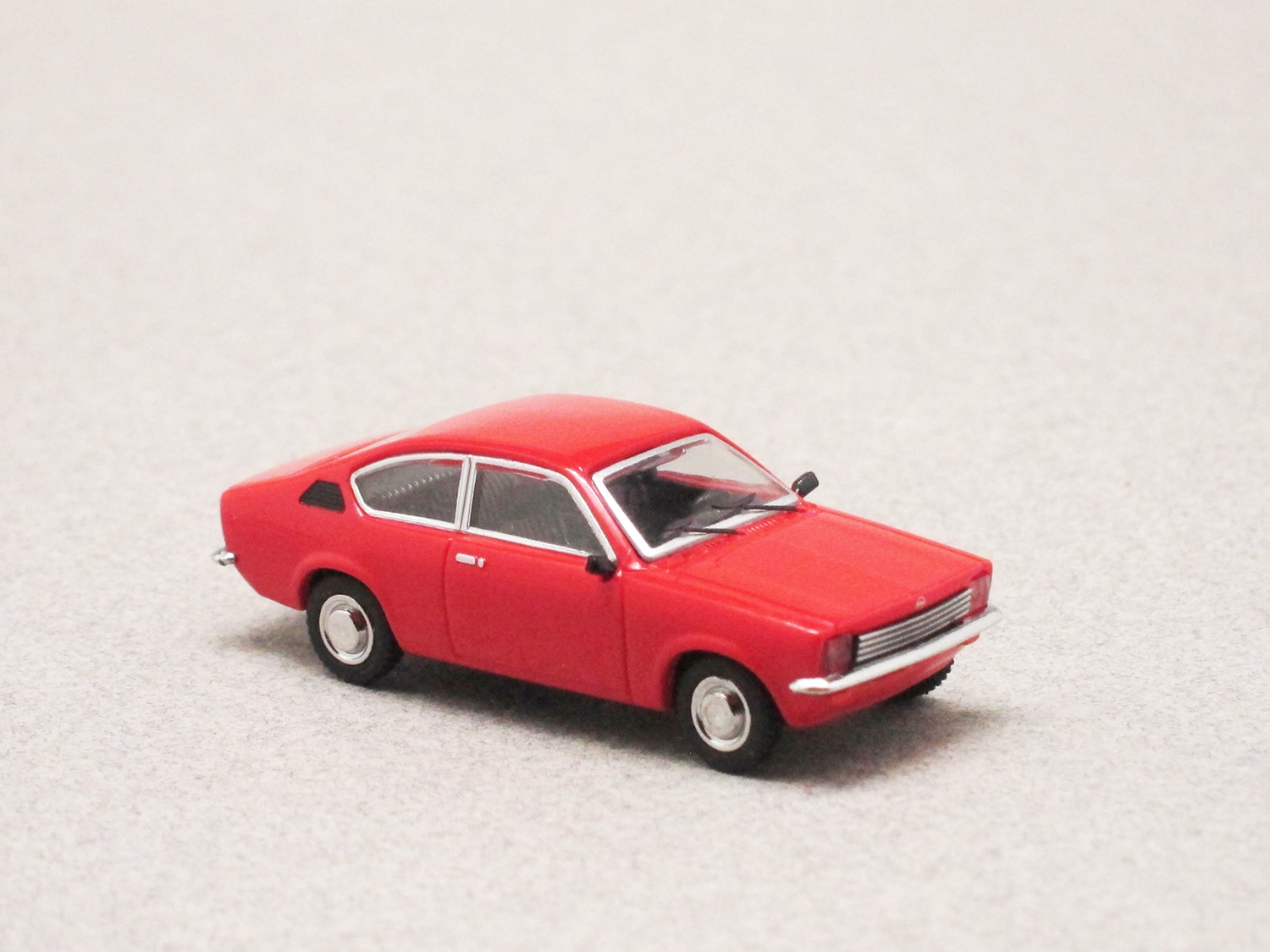 Opel Kadett C coupé rouge (Minichamps) 1/87e