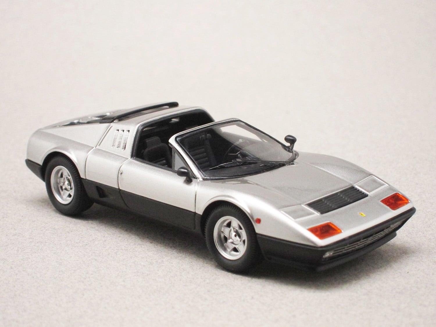 Ferrari BB 512 Targa Straman silver (Matrix) 1:43 - Minicarweb