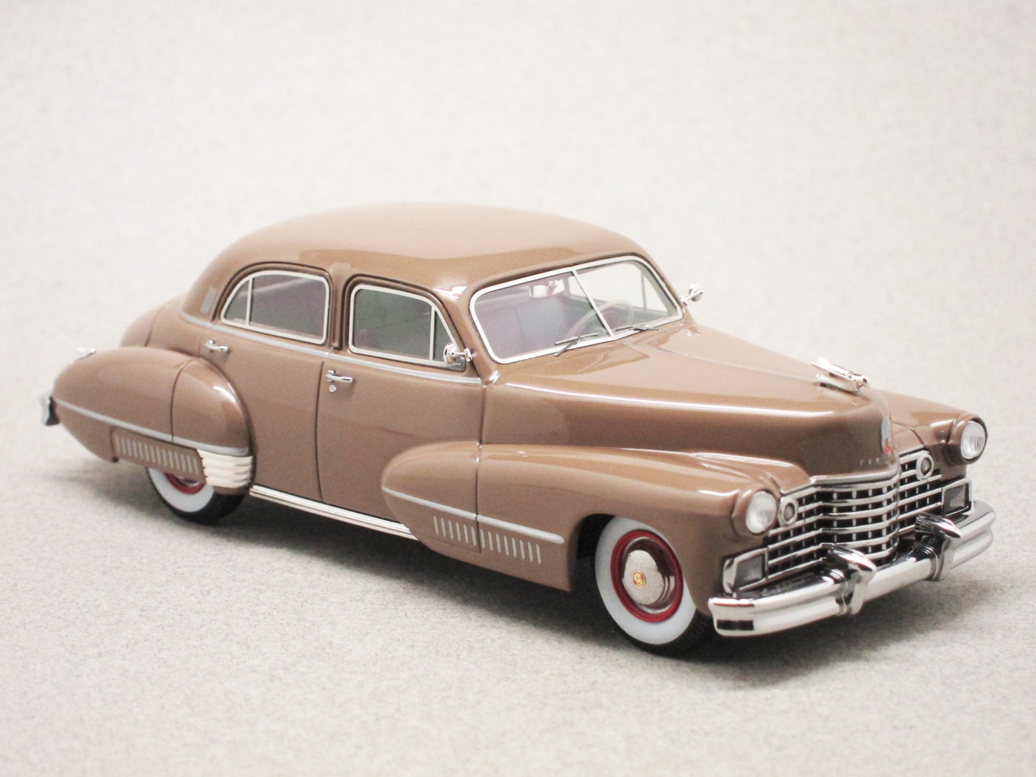 Cadillac Fleetwood Sixty Special 1942 beige (Stamp-Models) 1/43e