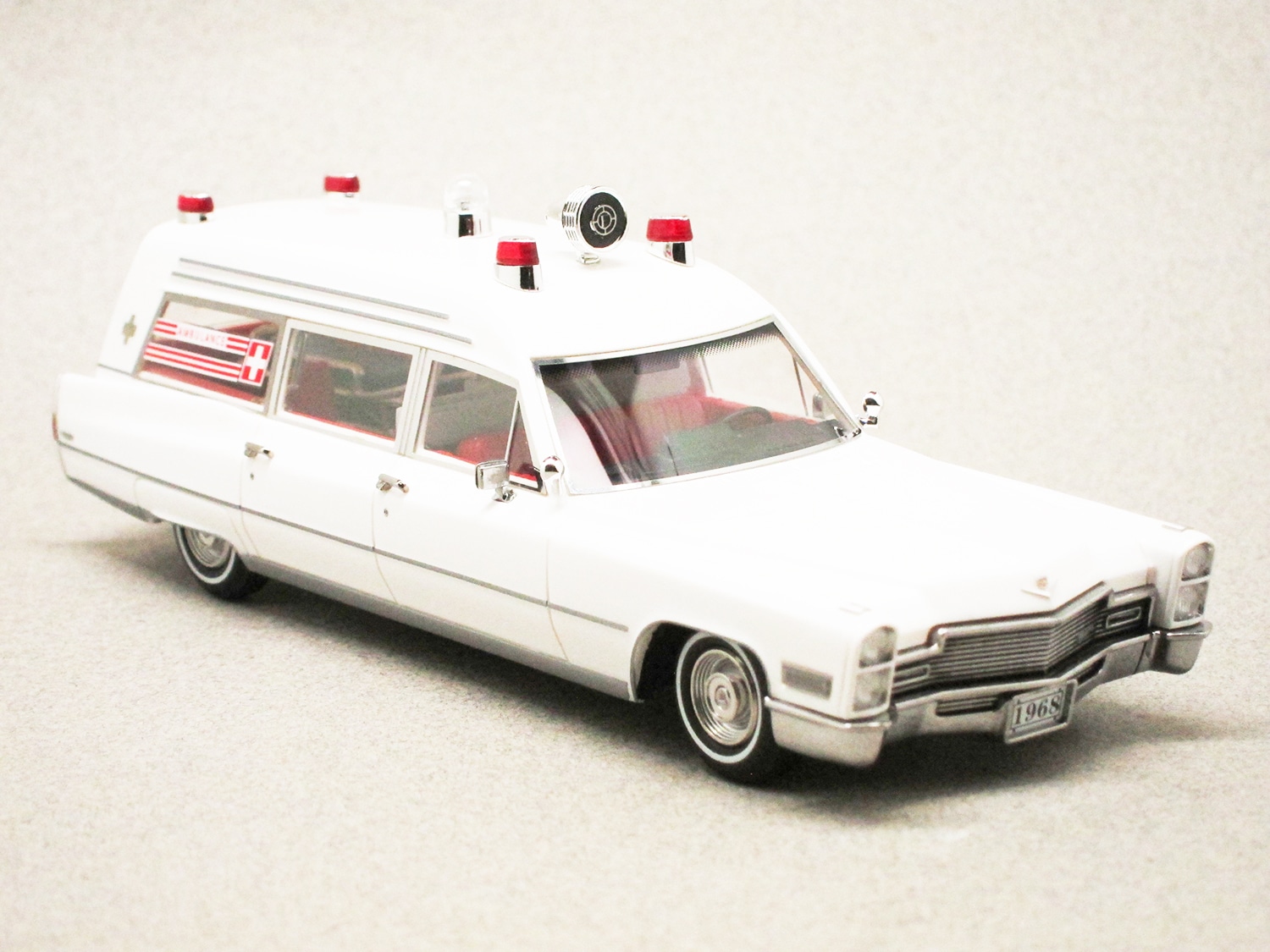 Cadillac ambulance Miller-Meteor 1968 blanche (Stamp-Models) 1/43e